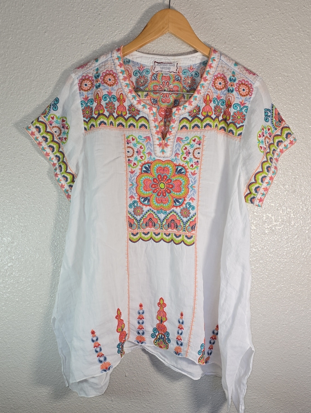 Johnny Was White Embroidered Short-Sleeve Tunic with Multicolor Floral Motif